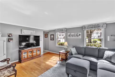 Living - 9 Quail Ct, Export, PA 15632 photo 2 of 4