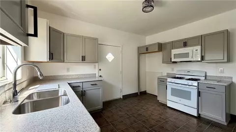 Kitchen - 641 Garfield St, Springdale, PA 15144 photo 2 of 4