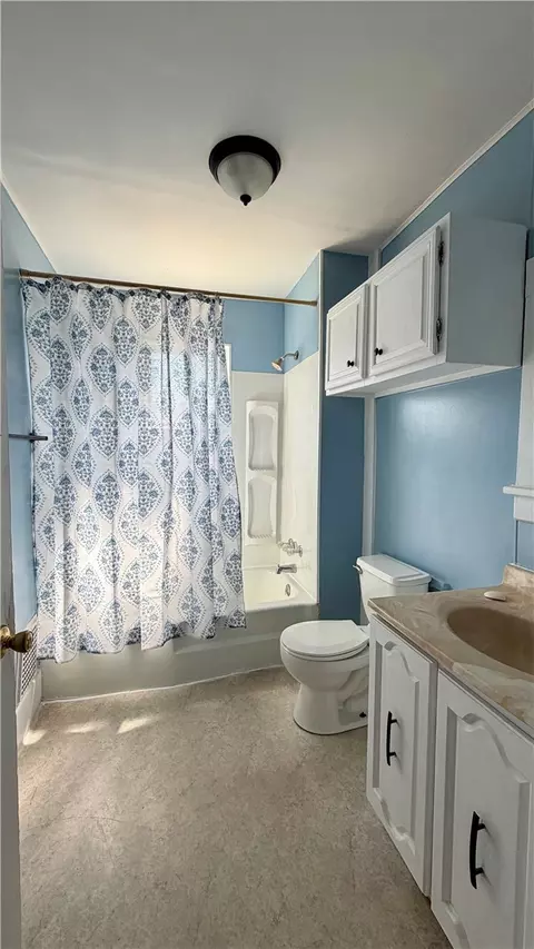 Bath - 641 Garfield St, Springdale, PA 15144 photo 2 of 2