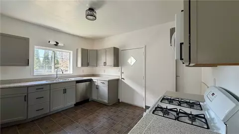 Kitchen - 641 Garfield St, Springdale, PA 15144 photo 3 of 4