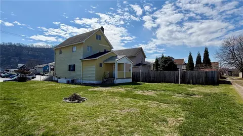 Exterior - 641 Garfield St, Springdale, PA 15144 photo 3 of 5