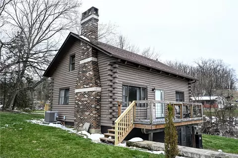 9049 Roberts Hollow Rd, Elizabeth, PA 15037