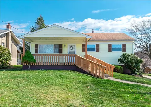 30 Marilou Dr, Jeannette, PA 15644