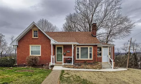 1004 Hillcrest Dr, Greensburg, PA 15601