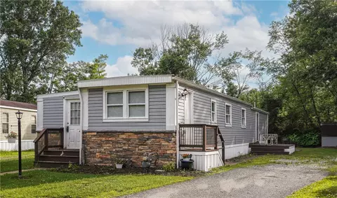 26 Circle Dr, Finleyville, PA 15332
