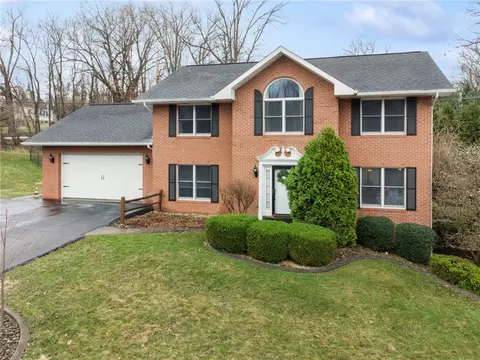 4 Camry Dr, Irwin, PA 15642