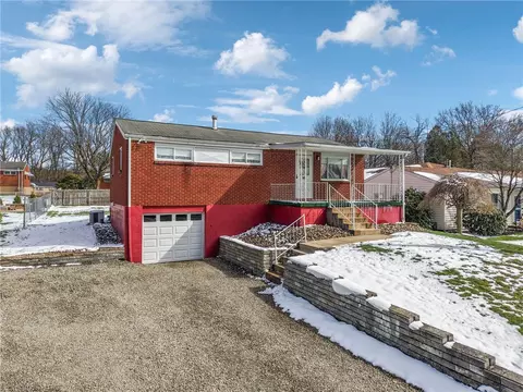 525 New Market Dr, Greensburg, PA 15601