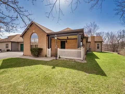 1252 Stanford Ct, Coraopolis, PA 15108