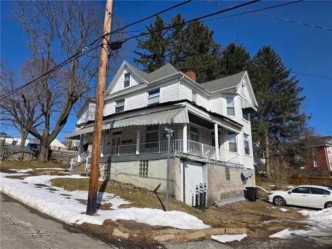 725 Pine St, Irwin, PA 15642