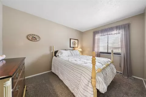 Bedroom - 300 Williamsburg Ln, Export, PA 15632 photo 2 of 5