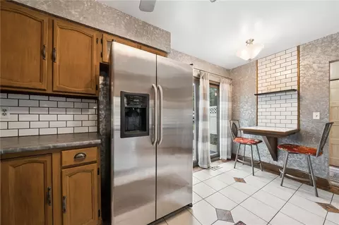 Kitchen - 300 Williamsburg Ln, Export, PA 15632 photo 3 of 4
