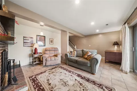 Living - 300 Williamsburg Ln, Export, PA 15632 photo 3 of 3