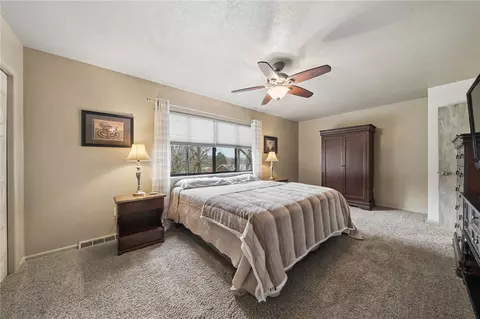 Bedroom - 300 Williamsburg Ln, Export, PA 15632 photo 4 of 5