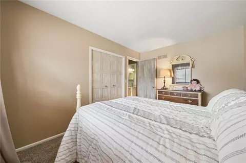 Bedroom - 300 Williamsburg Ln, Export, PA 15632 photo 3 of 5