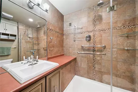 Bath - 300 Williamsburg Ln, Export, PA 15632 photo 3 of 4