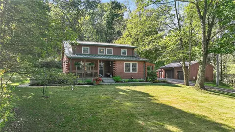 194 Foster Rd, Beaver Falls, PA 15010