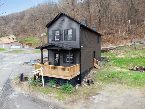 330 Braeburn Rd, New Kensington, PA 15068