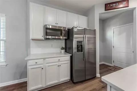 Kitchen - 416 Sarjean Way, Zelienople, PA 16063 photo 4 of 6