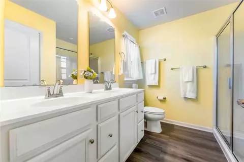 Bath - 416 Sarjean Way, Zelienople, PA 16063 photo 1 of 1