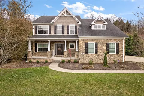 622 Flynn Dr, Coraopolis, PA 15108
