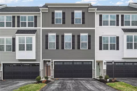 106 Scenic Ridge Dr, Pittsburgh, PA 15205