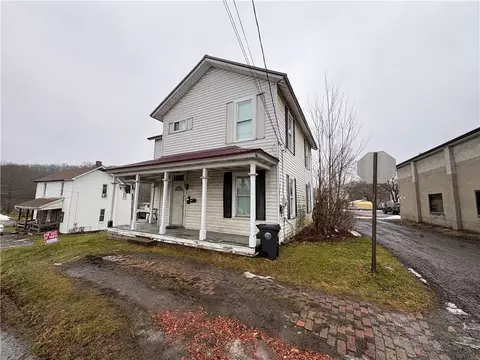 19 S 3rd St, Reynoldsville, PA 15851