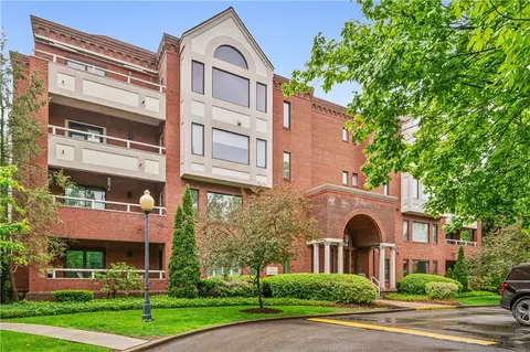 100 Denniston St #422, Pittsburgh, PA 15206