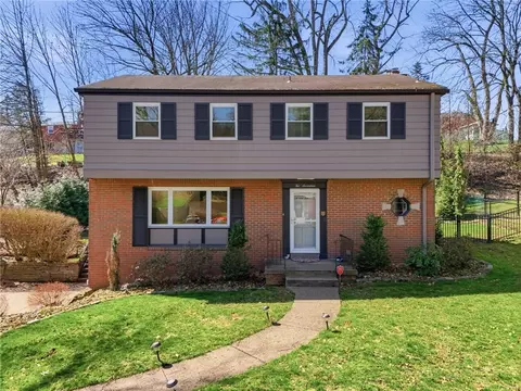 217 Thornberry Dr, Pittsburgh, PA 15235
