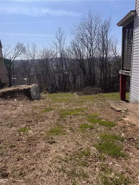 301 Fair Oaks St, Mckees Rocks, PA 15136