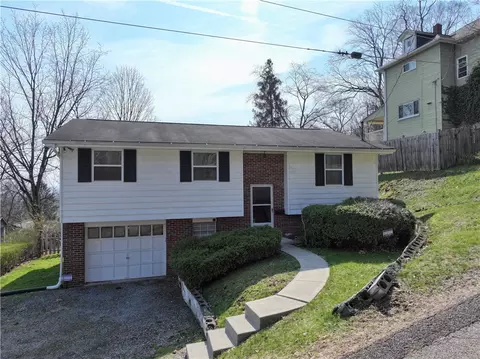923 Locust St, Coraopolis, PA 15108