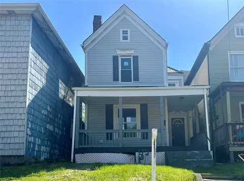 910 9th Ave, Beaver Falls, PA 15010