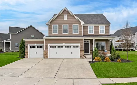 3036 Eagle Ridge Dr, Valencia, PA 16059