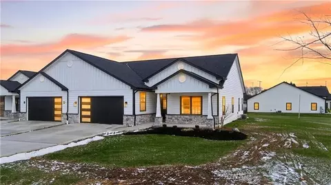 1167 Valley Clb #115, Irwin, PA 15642