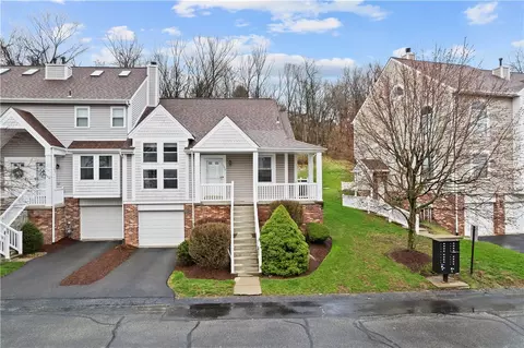 162 Old Village Ln, Bethel Park, PA 15102