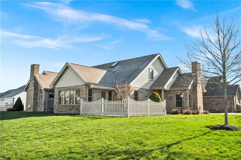 7016 Berringer Ct, Coraopolis, PA 15108