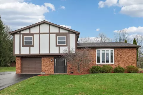 2935 Glenda Dr, New Castle, PA 16101