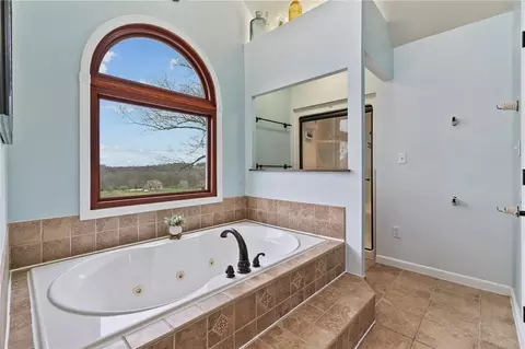 Bath - 137 Pearce Rd, Mars, PA 16046 photo 2 of 6