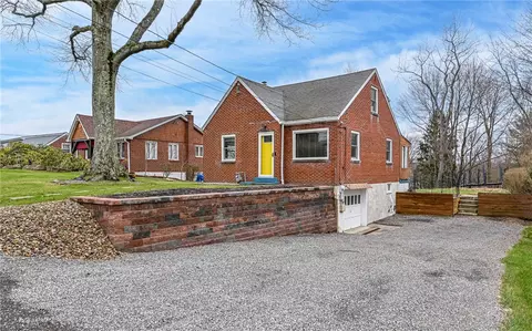 3900 Bonita Dr, Allison Park, PA 15101