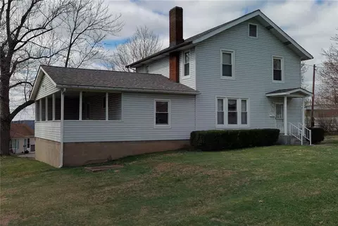 3926 N 40th Ave, New Brighton, PA 15066