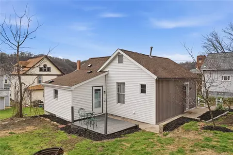 618 8th Ave, New Brighton, PA 15066