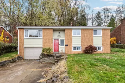 26 Edinburg Dr, Pittsburgh, PA 15235