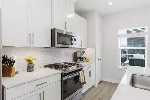 Kitchen - 2013 Cade Dr, Monaca, PA 15061 photo 2 of 3