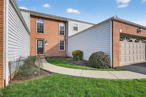 7081 Clubview Dr, Bridgeville, PA 15017