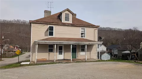 102 Moose Hill Rd, Millsboro, PA 15348