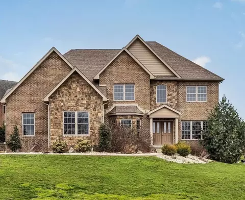 1010 Country Club Dr, Jeannette, PA 15644