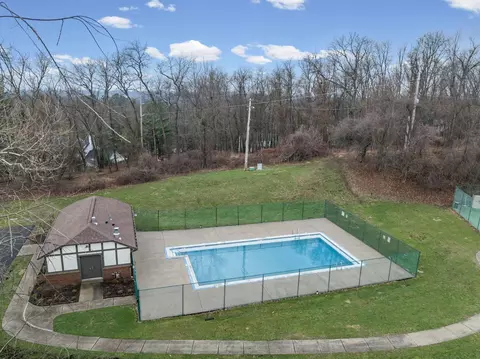 421 Forest Highlands Dr, Pittsburgh, PA 15238