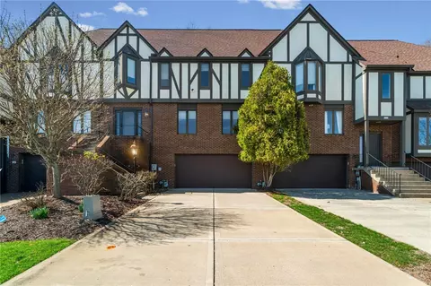 421 Forest Highlands Dr, Pittsburgh, PA 15238
