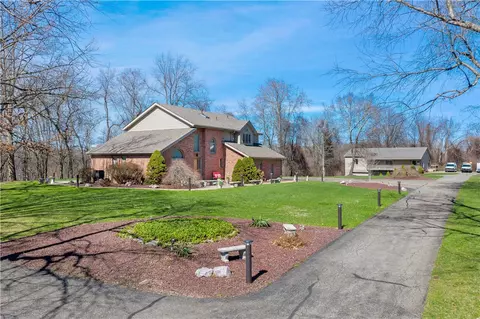 100 Judy Dr, Carnegie, PA 15106
