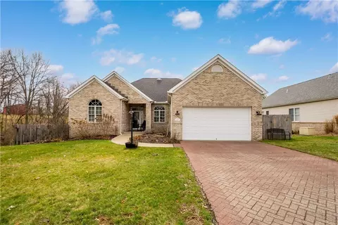1045 Maplewood Dr, Canonsburg, PA 15317