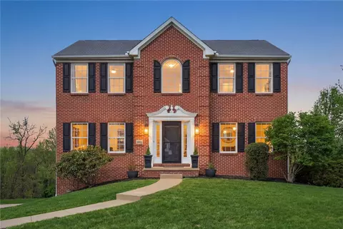 201 Cobblestone Dr, Pittsburgh, PA 15237